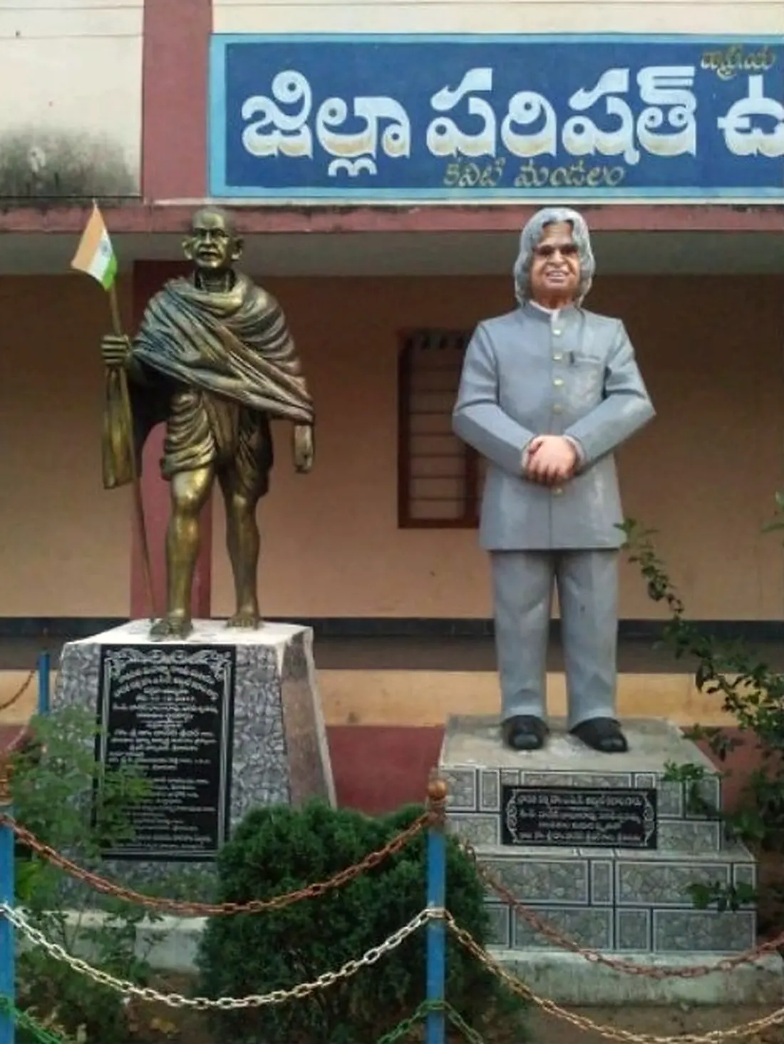 Gandhi and Kalam statues at his school